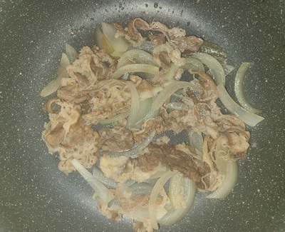 もっちり食感とスパイシーな旨み!ピリ辛スタミナ肉うどんの作り方の写真