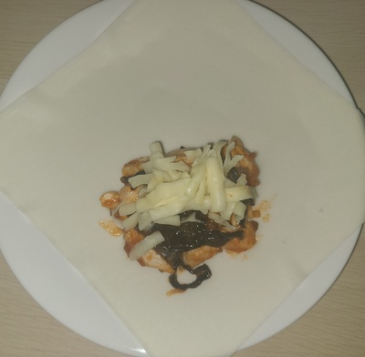 春巻きの皮でパリッ&コリッ!食感が楽しいキクラゲのブリトーの作り方の写真
