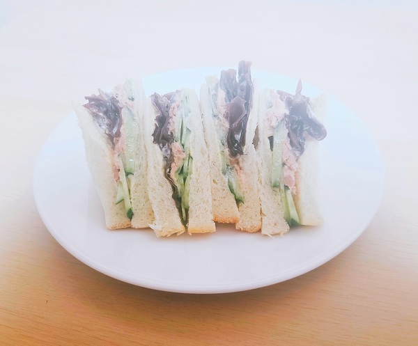 コクうまクリーミー！シャキシャキ×コリコリ食感が新鮮！「きくらげ＆ツナサンド」の写真