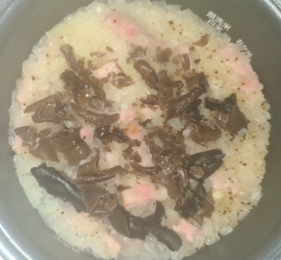 キクラゲ×バター！食感と香りを楽しむ洋風炊き込みご飯の作り方の写真