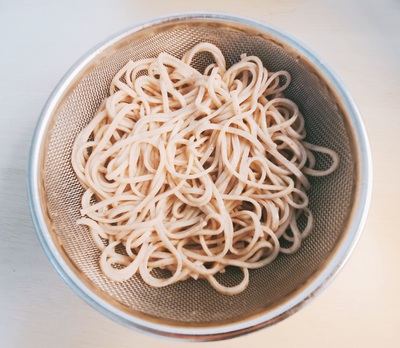 旨味トマトとキクラゲの彩り和風うどんの作り方の写真