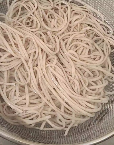 ツルっと豚しゃぶごまキクラゲうどんの作り方の写真