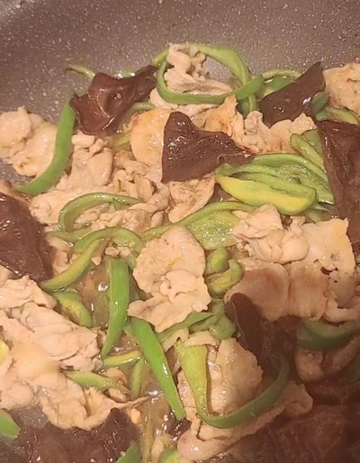 夏バテ対策!豚肉とキクラゲのスタミナ炒めの作り方の写真