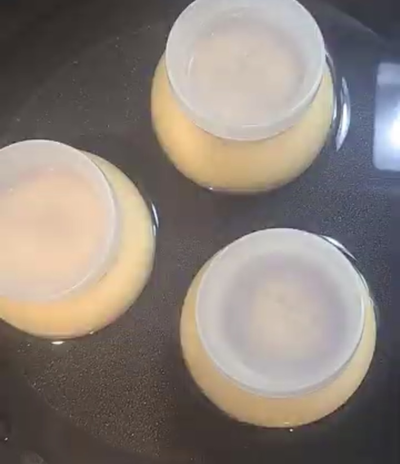 フライパンで作る♪キクラゲ黒蜜きなこプリンの作り方の写真