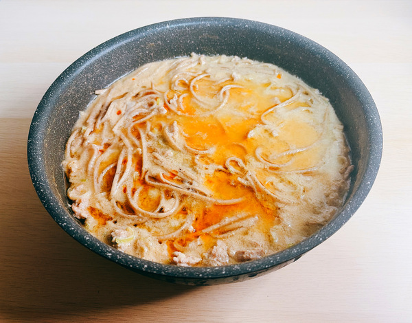 胡麻香る、キクラゲ麺の担々仕立てうどんの写真