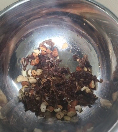 香ばしさ広がる、やさしい「キクラゲとナッツのスパイス和え」の作り方の写真