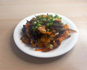 パパッと一品。ご飯が進む「キクラゲのスピードキム玉炒め」の写真