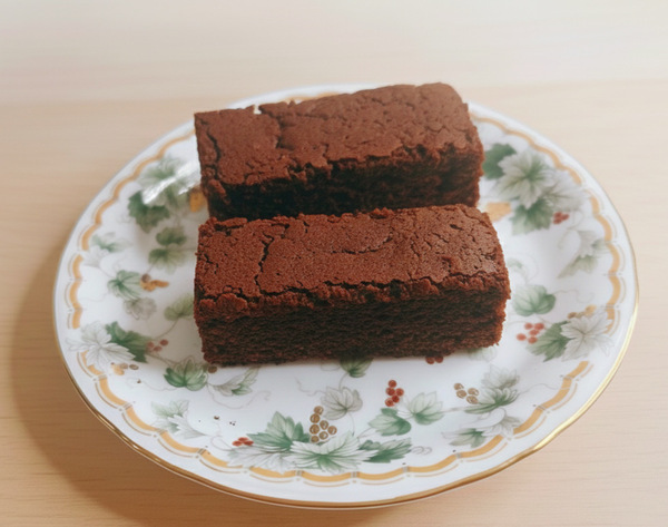 チョコの風味で違和感ゼロ！しっとり濃厚キクラゲブラウニーの写真